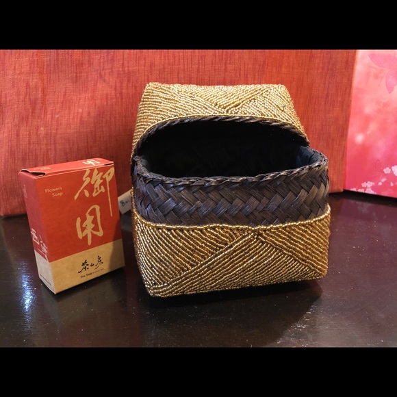 Hand made beaded small box - Picture 3 of 5